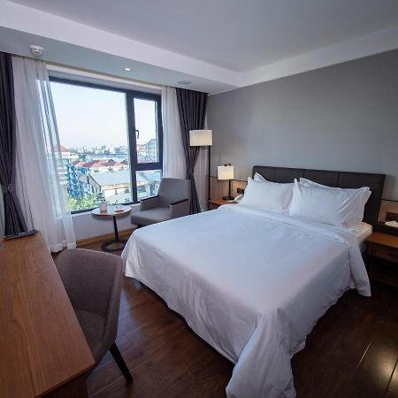 Prince Hotel Yangon Bagian luar foto