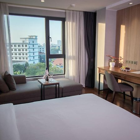Prince Hotel Yangon Bagian luar foto