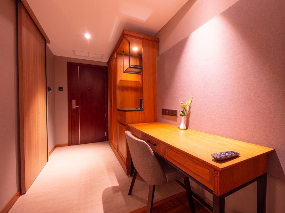 Prince Hotel Yangon Bagian luar foto