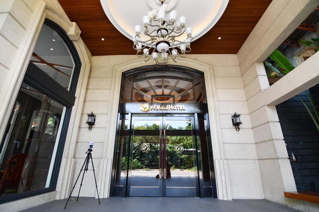 Prince Hotel Yangon Bagian luar foto