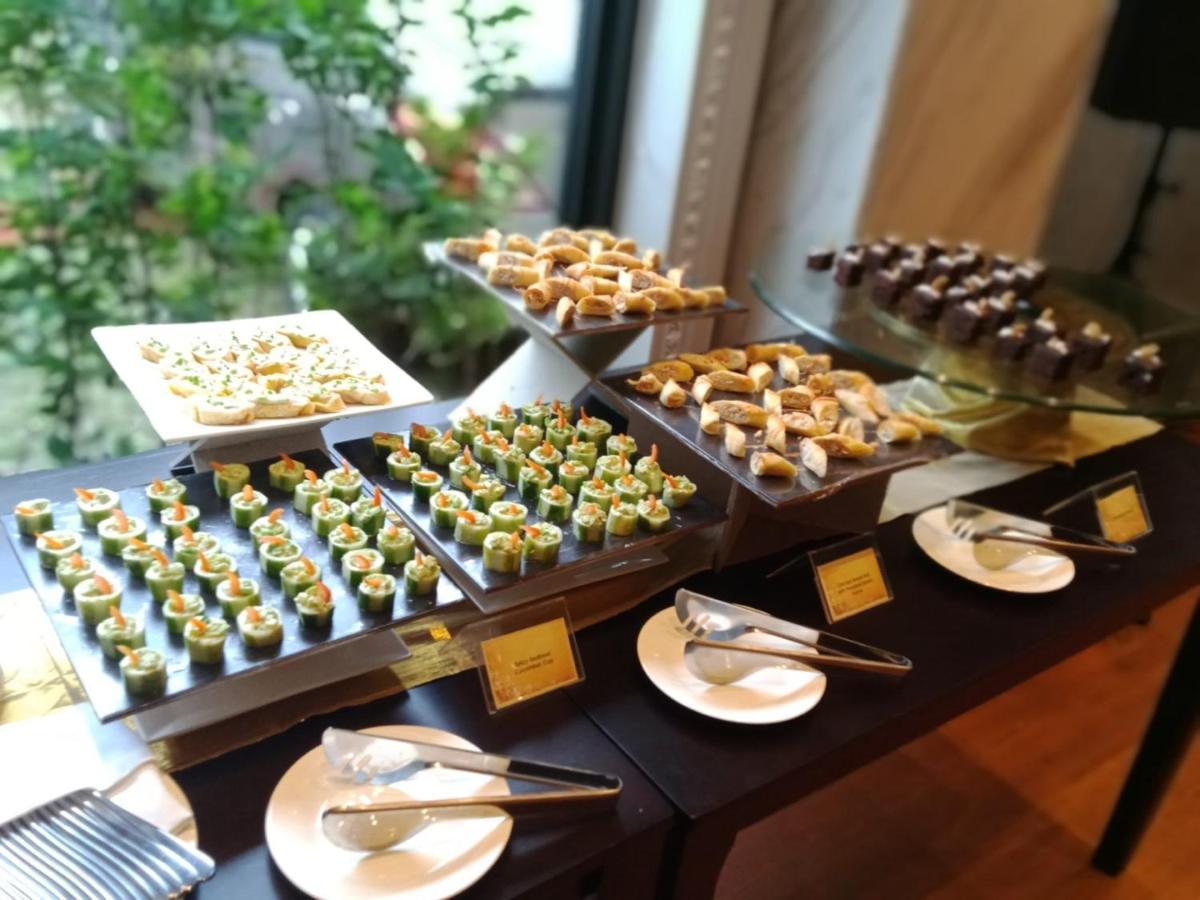 Prince Hotel Yangon Bagian luar foto