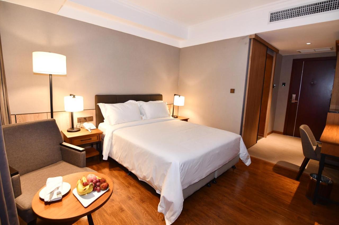 Prince Hotel Yangon Bagian luar foto
