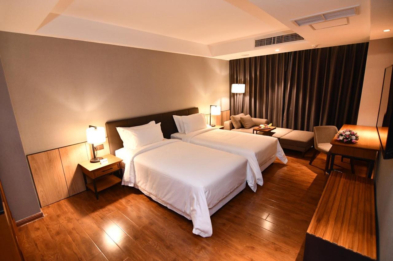 Prince Hotel Yangon Bagian luar foto