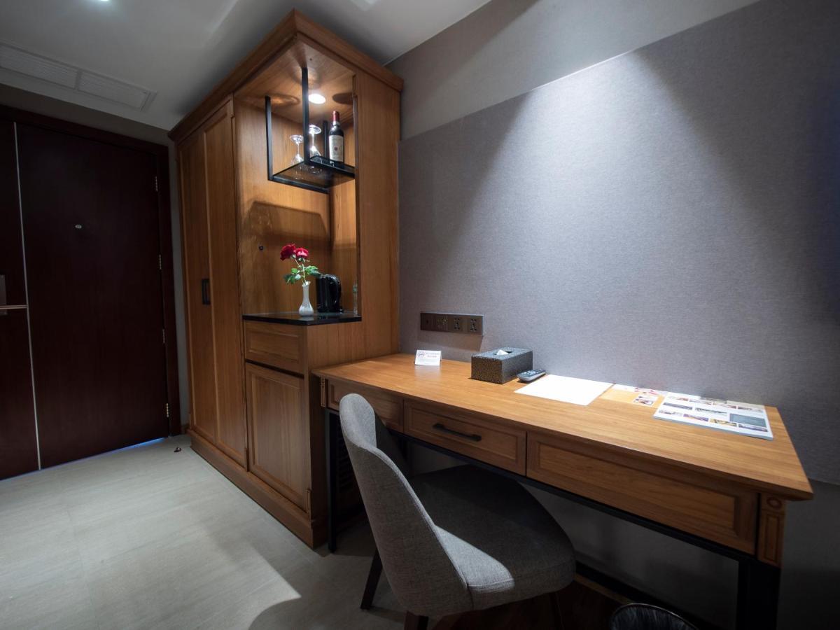 Prince Hotel Yangon Bagian luar foto