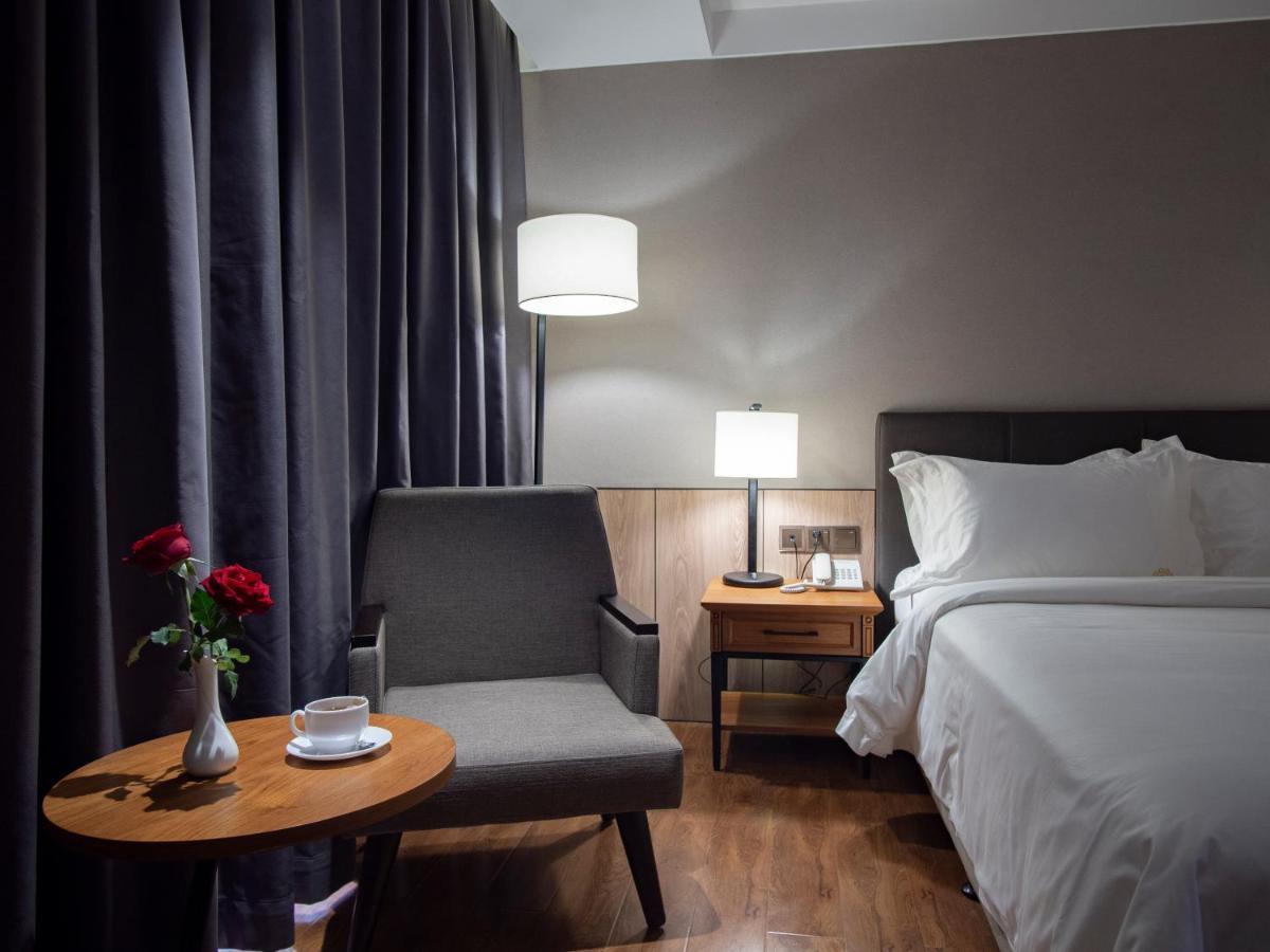 Prince Hotel Yangon Bagian luar foto