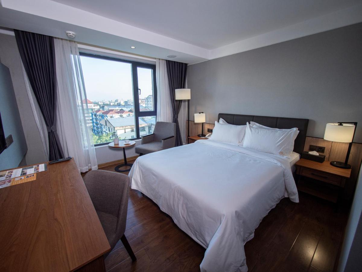 Prince Hotel Yangon Bagian luar foto