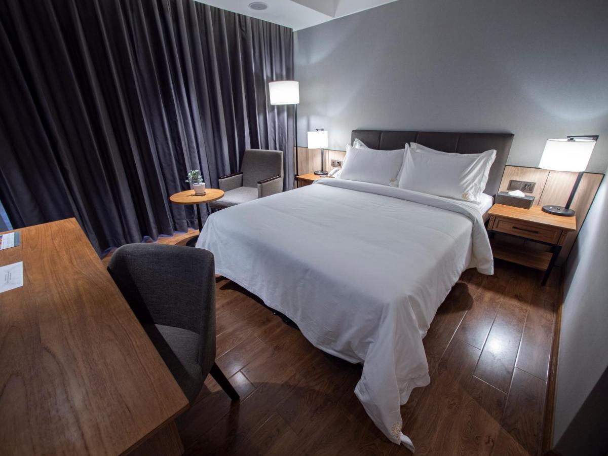 Prince Hotel Yangon Bagian luar foto
