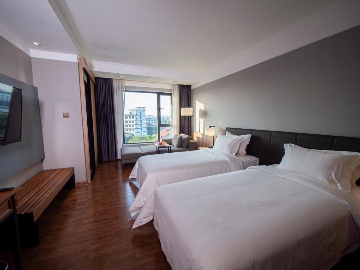 Prince Hotel Yangon Bagian luar foto