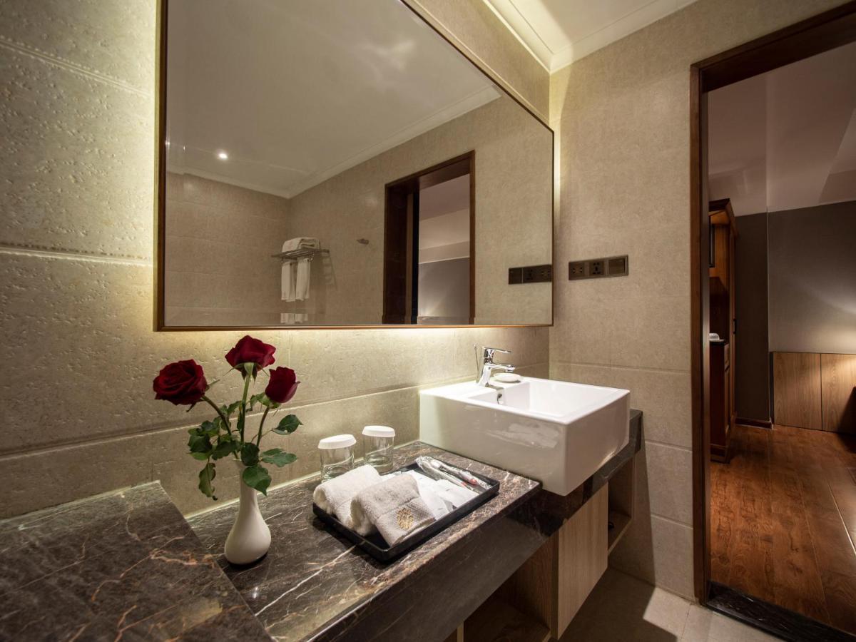 Prince Hotel Yangon Bagian luar foto